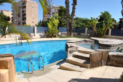 Appartement in Calle Elcano Zen, La Zenia in España Casas